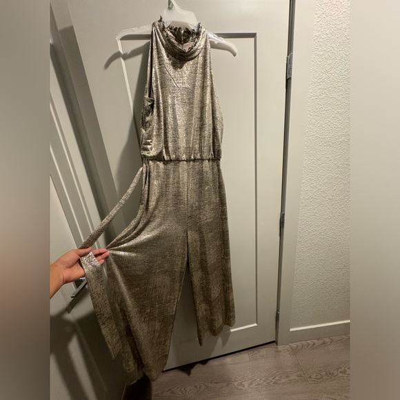 A beautiful Jumpsuit Gold&Blackish Color. Used only once. - Picture 7 of 7